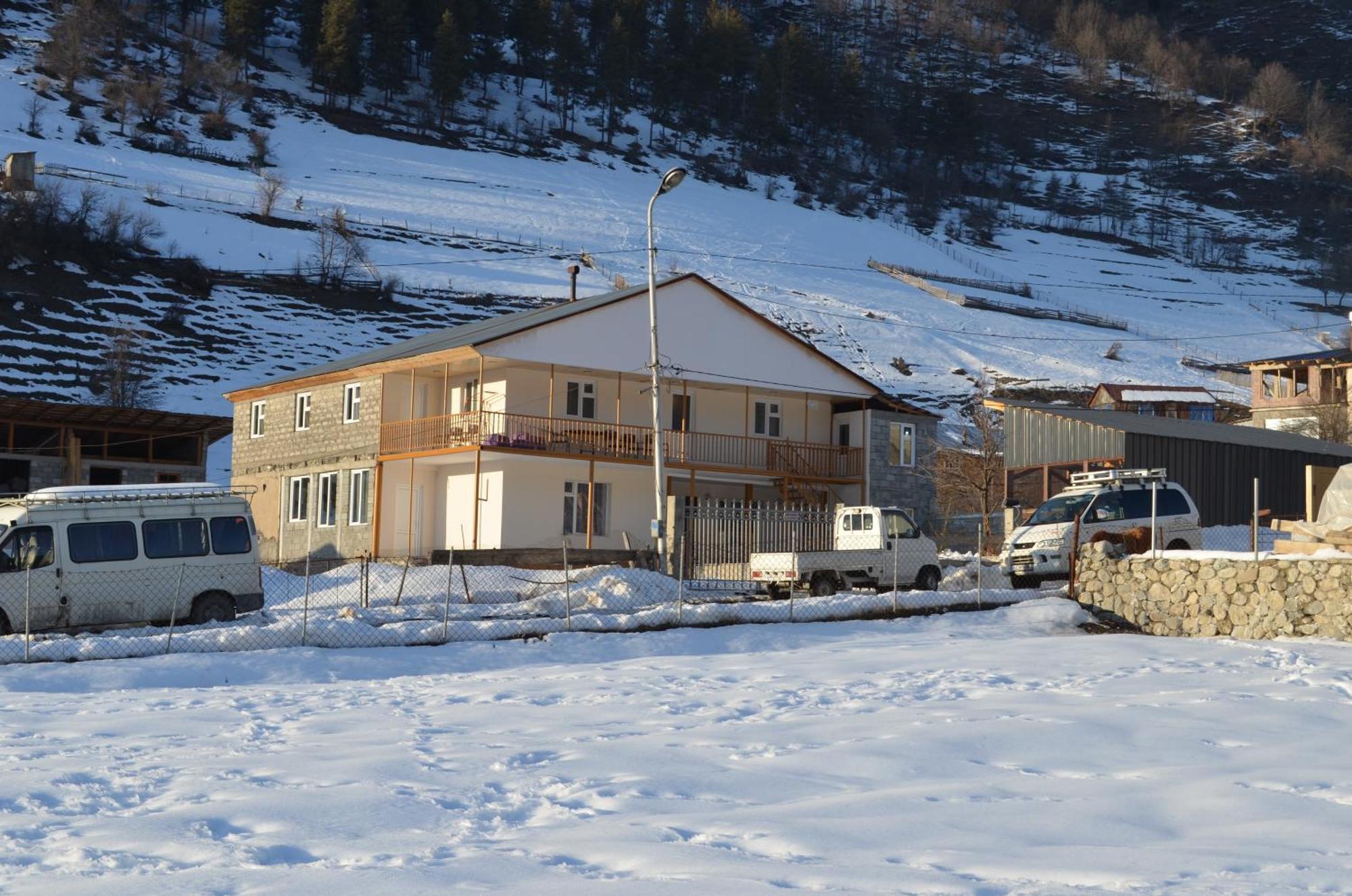 Guesthouse Qarim Mestia Bagian luar foto