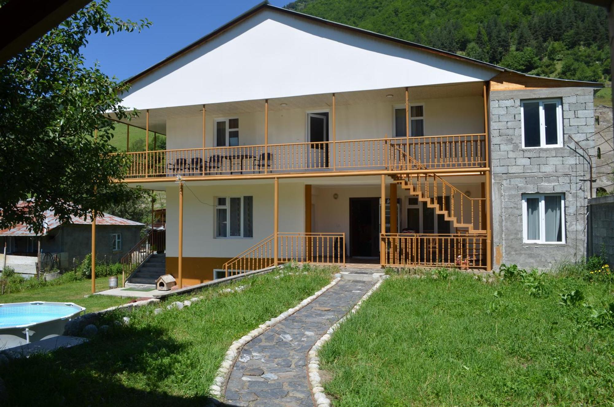 Guesthouse Qarim Mestia Bagian luar foto
