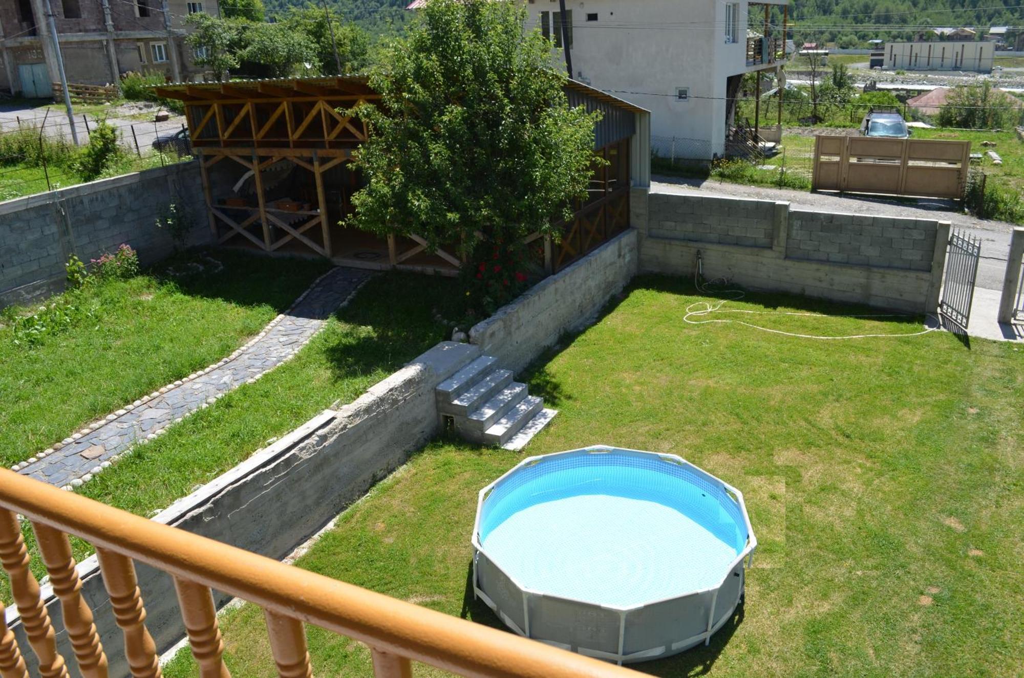 Guesthouse Qarim Mestia Bagian luar foto