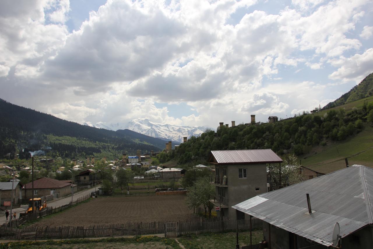 Guesthouse Qarim Mestia Bagian luar foto