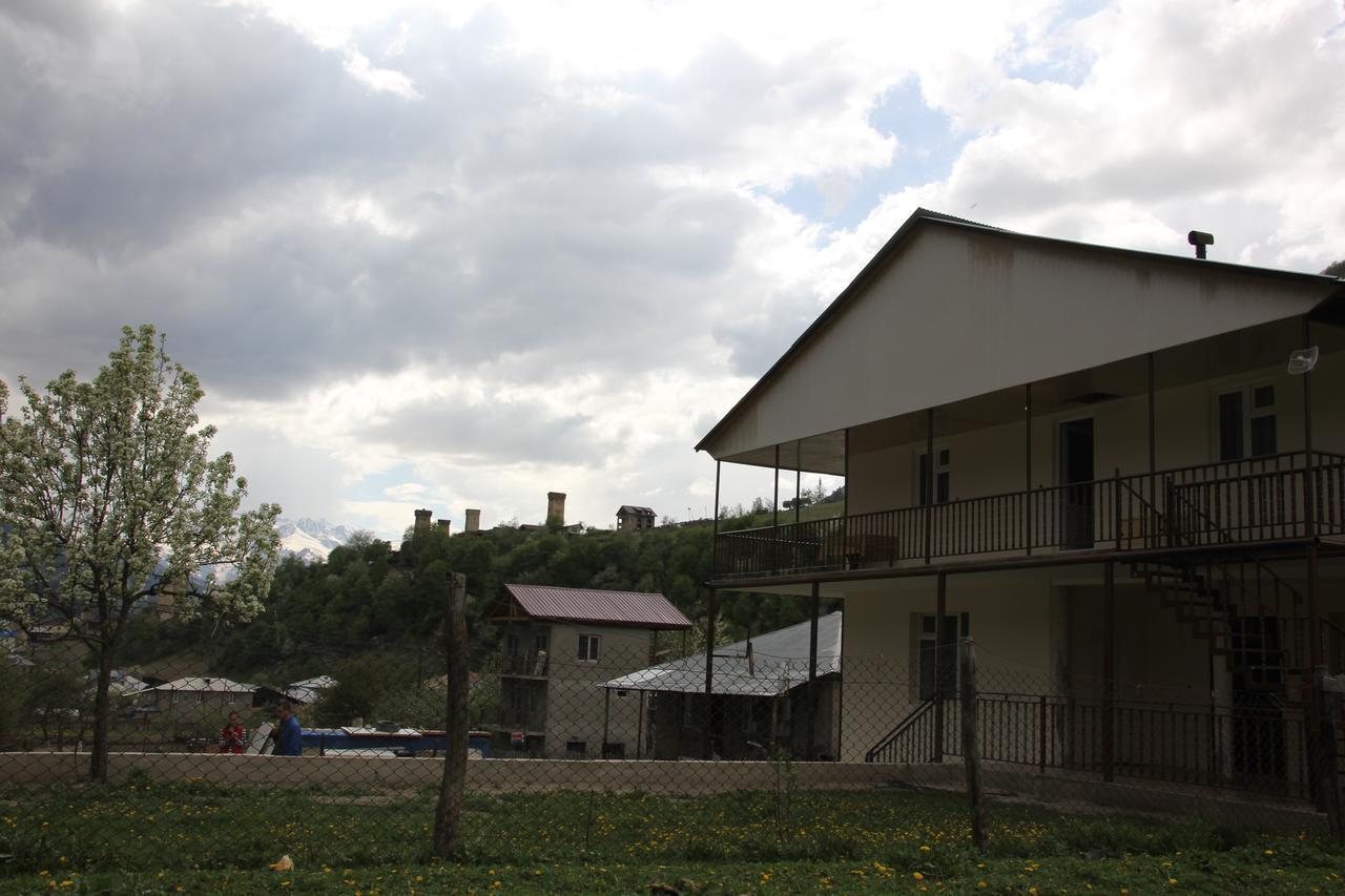 Guesthouse Qarim Mestia Bagian luar foto