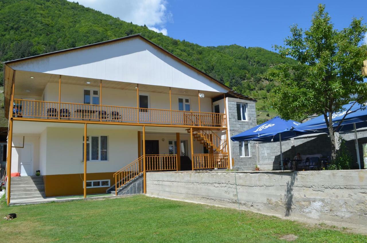 Guesthouse Qarim Mestia Bagian luar foto