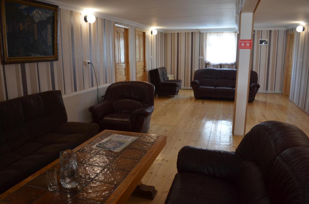 Guesthouse Qarim Mestia Bagian luar foto